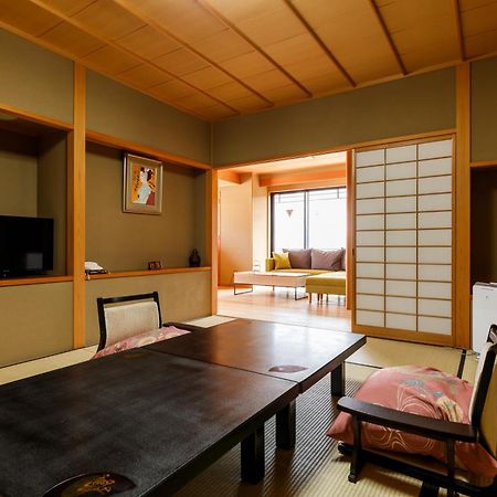 Tachibana Shikitei Hotel Кага Екстериор снимка